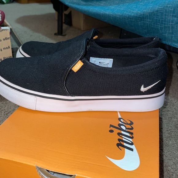 Black and White Nike Slip On Shoes - Picture 5 of 8